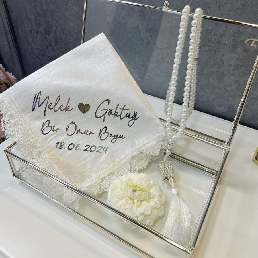 Silver Baskılı Söz Mendili (Dikdörtgen Cam Kutulu + İnci Tesbih)