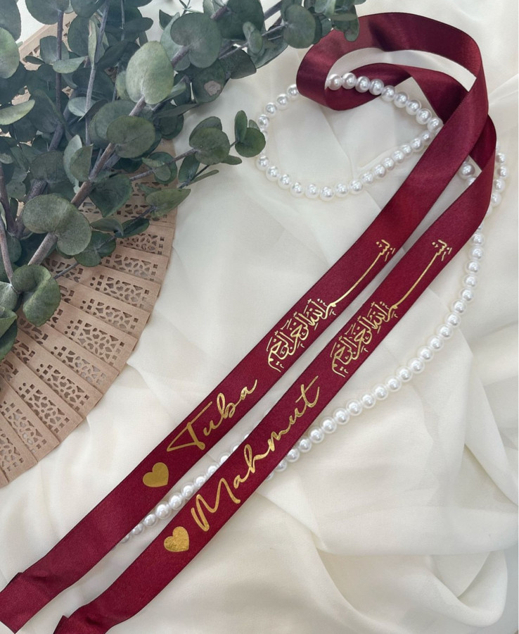 Besmele Detaylı Dökülen incili Saten Yüzük Kurdelesi (En:2cm)