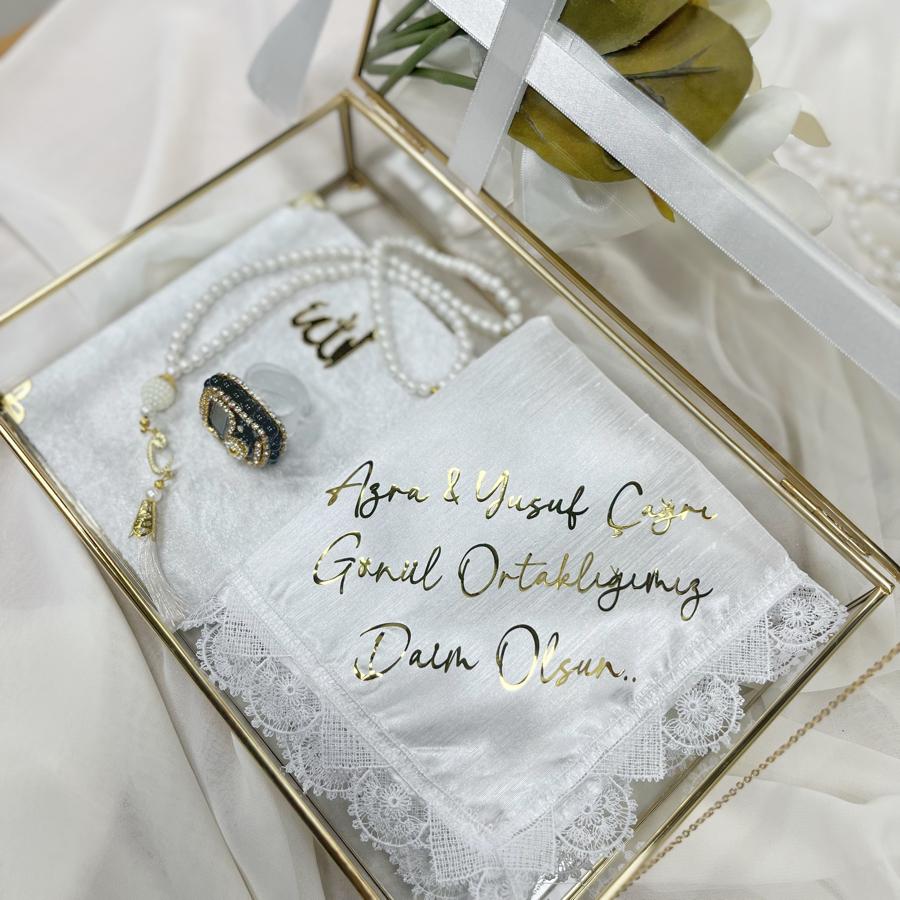 Gold Baskılı Söz Mendili (20x30 Cam Kutulu + İnci Tesbih + Zikirmatik + Yasin-i Şerif)