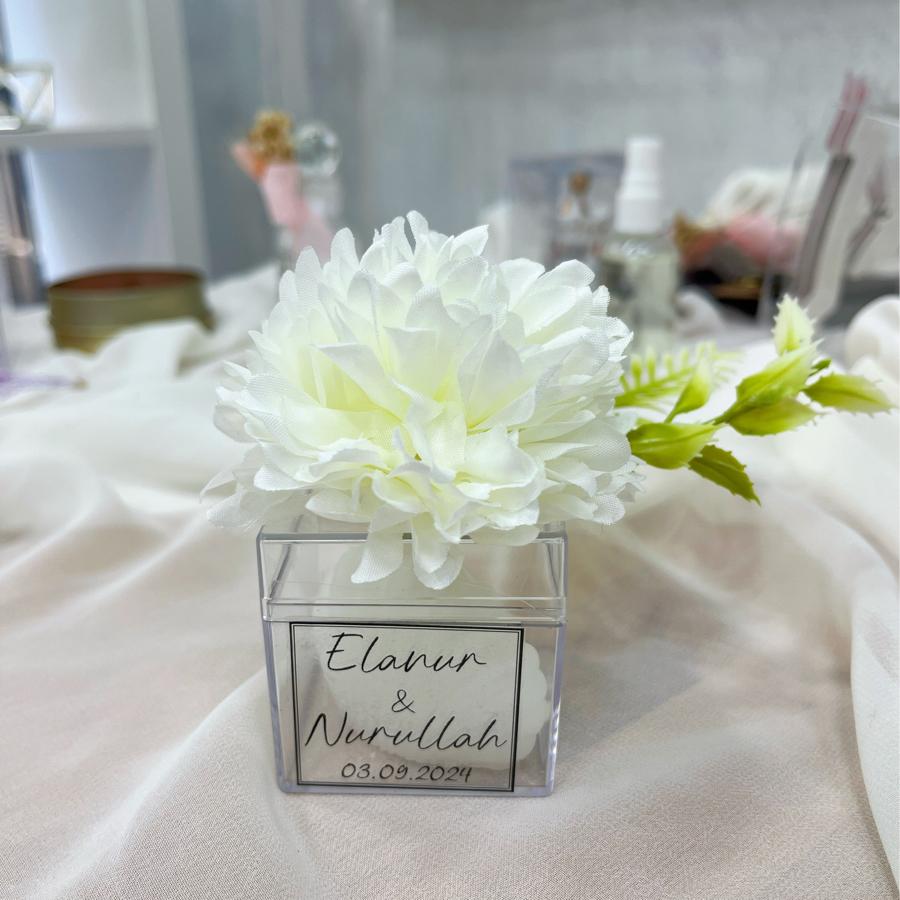 Mika kutulu İstiridye Mum (Yapay Çiçek Detaylı)