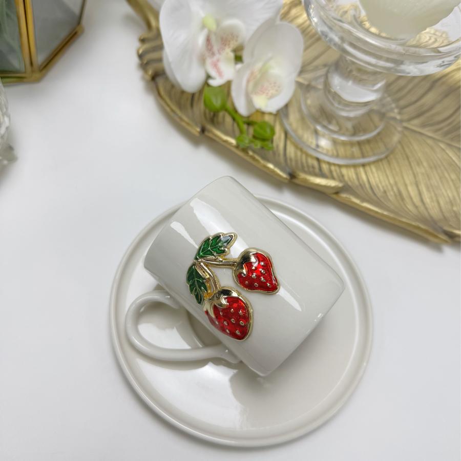 Çilek Detaylı Kahve Fincanı