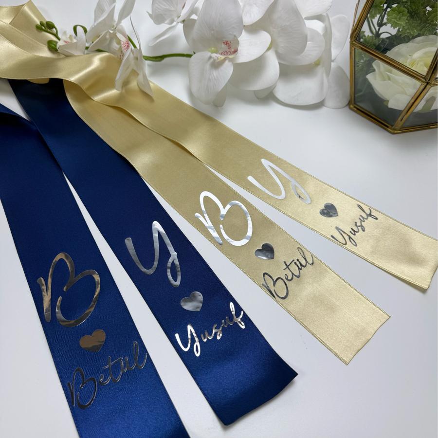 Baskılı Takı Kurdelesi (Harf + Simge + İsim) (Krem + Lacivert )