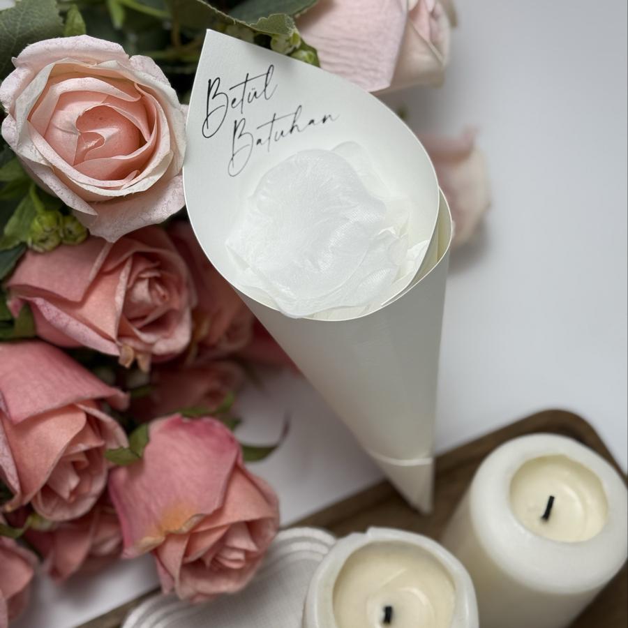 Beyaz Konfeti Külahı